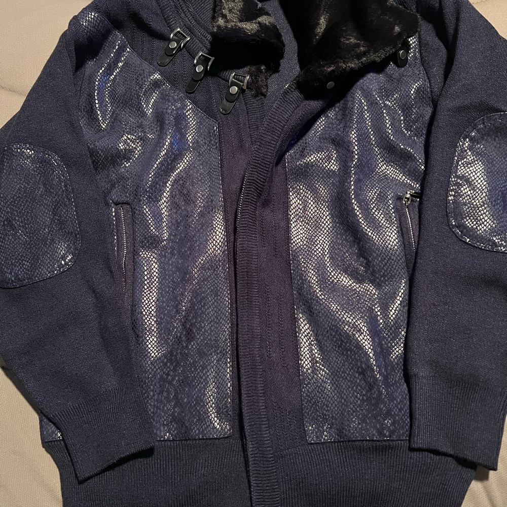 Navy Fashion Sweater with snakeskin print and Faux Fur